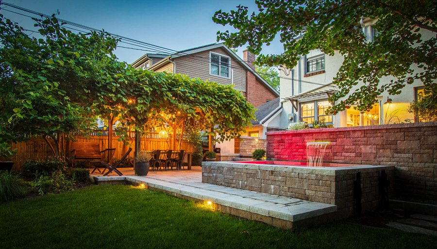Courtyard Hardscape Outdoor Kitchen